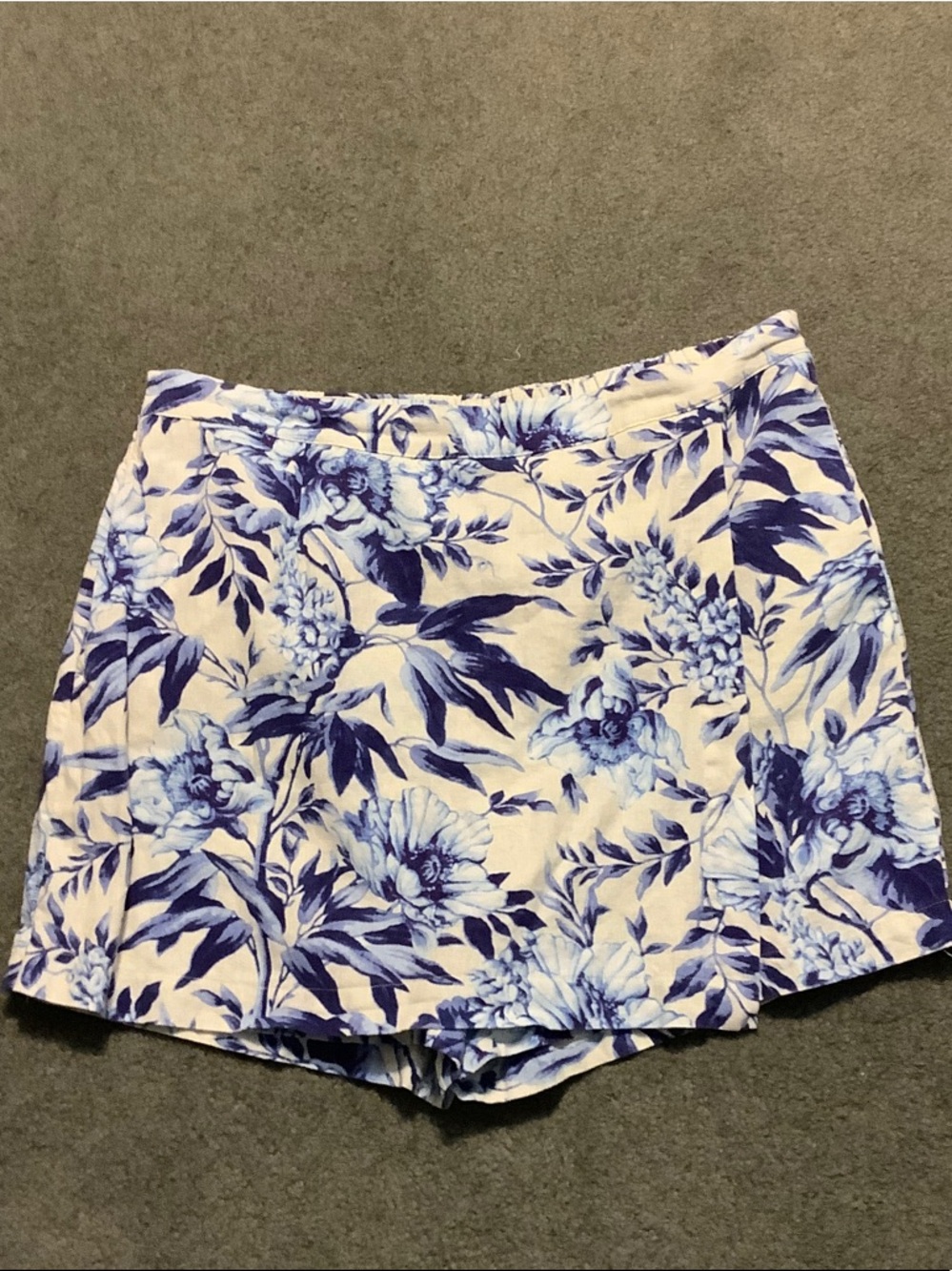 Ellen Tracy Blue & White Floral Skort